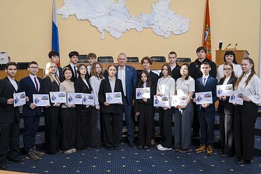 Старшеклассники заняли депутатские кресла